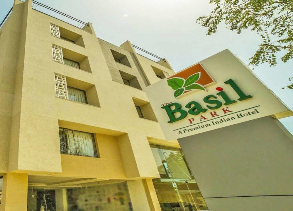 Hotel The Basil Park Bhavnagar Exterior foto