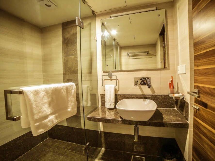Hotel The Basil Park Bhavnagar Exterior foto