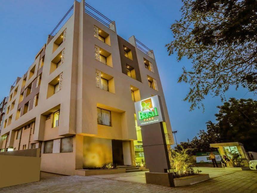 Hotel The Basil Park Bhavnagar Exterior foto